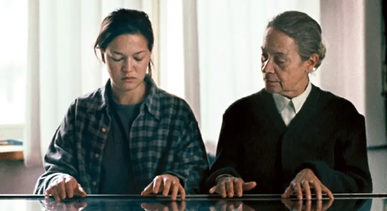 und-eine-80-jaehrige-Klavierlehrerin-in-Vier-Minuten-2006