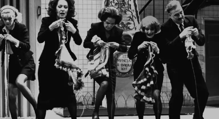 Schon-in-den-60er-Jahren-hatte-Bleibtreu-kleinere-Rollen-in-TV-Produktionen-uebernommen-1969-besetzte-sie-Franz-Peter-Wirth-im-TV-Spiel-Change-1972-folgte-ihr-Kinodebuet-mit-Ludwig-Requiem-fuer-einen-jungfraeulichen-Koenig-und-die-Goldene-Kamera