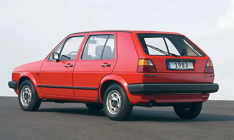 Das-Auto-verlor-sein-kantiges-Aeusseres-und-wurde-dem-Zeitgeist-entsprechend-runder