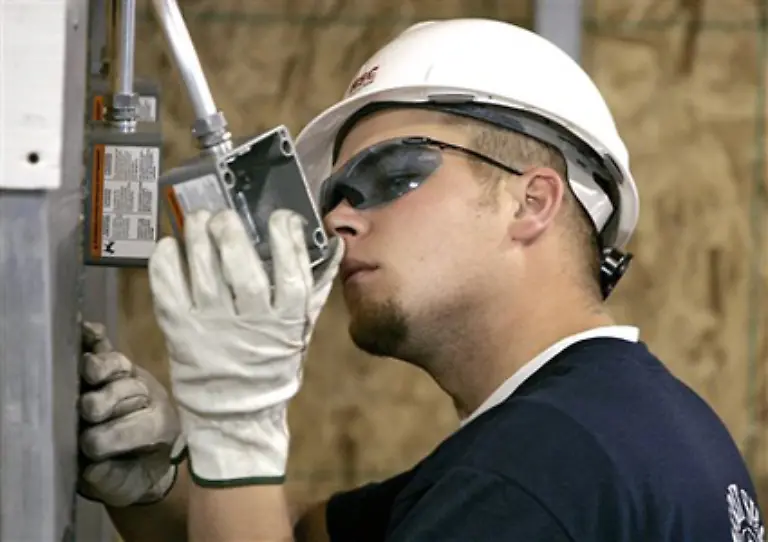 3-Reparaturen-Betriebskosten-sollen-die-laufenden-Belastungen-decken-Ausserplanmaessige-Aufwendungen-fuer-Reparaturen-sind-schon-mit-der-Miete-abgegolten-und-duerfen-nicht-in-der-Abrechnung-auftauchen