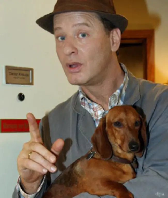 Und-natuerlich-den-Hausmeister-Allerdings-Ist-der-Hausmeister-Maedchen-fuer-alles-und-uebernimmt-auch-Reparaturen-und-Verwaltungsaufgaben-duerfen-diese-nicht-auf-die-Mieter-umgelegt-werden