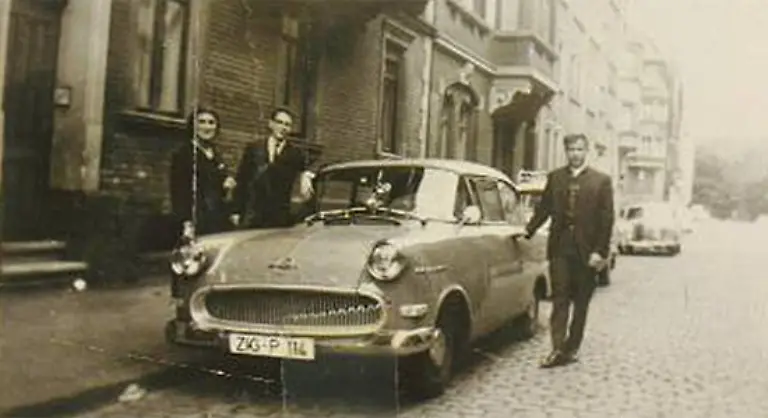 Herr-Alfred-B-machte-bereits-1962-auf-einem-Opel-Olympia-seinen-Fuehrerschein-Ein-richtiggehend-historisches-Bild-des-wunderbaren-Opel-Modells