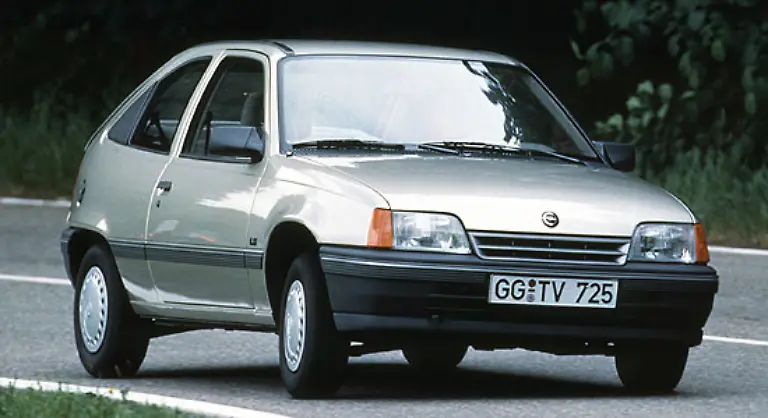 In-dieser-Zeit-hat-er-in-einem-Jahr-mehr-als-80-000-Kilometer-zurueckgelegt-Ein-Auffahrunfall-auf-der-A1-bei-Remscheid-bedeutete-schliesslich-das-Aus-fuer-das-Auto-Leider-hat-Herr-G-keine-Bilder-mehr-von-seinen-Autos