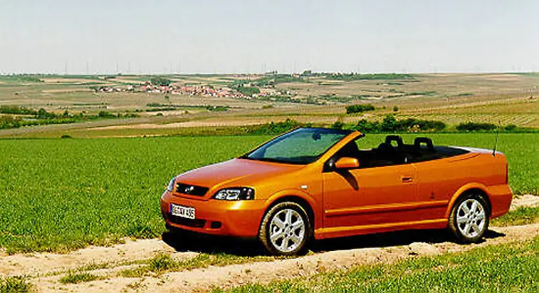 Sein-Traum-erfuellte-sich-endgueltig-als-er-mit-seinem-ersten-eigenen-Opel-auf-einschlaegigen-Treffen-vorfahren-konnte-Unvergessliche-Zeiten-fuer-ihn