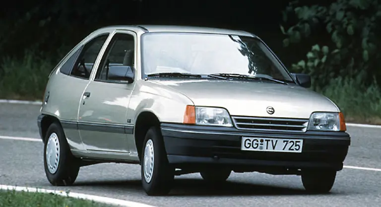 Herr-Christian-A-erbte-einen-Kadett-ohne-TUeV-aber-mit-nur-19-000-Kilometern-von-seiner-Oma-Er-scheute-sich-nicht-damit-auch-auf-dem-Golfplatz-vorzufahren-Das-Auto-leistete-ihm-mehrere-Jahre-gute-Dienste-bis-er-2007-beruflich-nach-England-versetzt-wurde