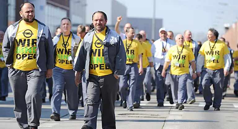 Jana-neun-Jahre-alt-und-die-Tochter-eines-Opel-Mitarbeiters-hat-fuer-ihre-Schuelerzeitung-einen-Text-ueber-Opel-geschrieben