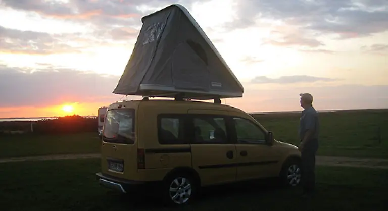 Dann-stehen-2-1-mal-1-3-Meter-Liegeflaeche-zur-Verfuegung-Mit-dem-Pkw-duerfen-sie-auf-alle-Campingplaetze-auffahren-wo-Wohnmobile-draussen-bleiben-muessen