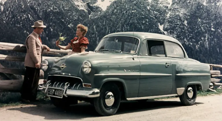 Arend-J-bekam-von-seinem-Vater-einen-Olympia-geschenkt-Bild-Olympia-Rekord-Zunaechst-war-er-gar-nicht-gluecklich-weil-er-als-junger-Mann-ein-eher-Hausfrauenauto-abbekam-Trotz-einiger-Schwierigkeiten-schloss-er-das-Auto-in-sein-Herz