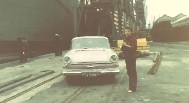 Dieser-Kapitaen-hat-so-einiges-erlebt-Wolfgang-H-blieb-als-Auto-Liebhaber-ein-Leben-lang-Opel-Fan-Diese-Leidenschaft-fuehrte-das-Auto-aus-Ruesselsheim-bis-nach-Suedafrika