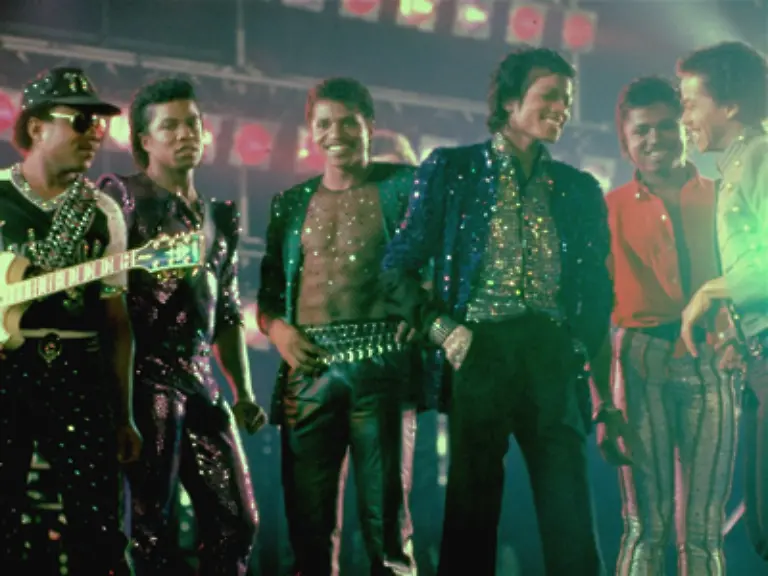 Na-gut-zumindest-bis-1976-Nach-dem-Wechsel-der-Plattenfirma-wechselt-auch-die-Bandkonstellation-Statt-Jermaine-2-v-l-musiziert-nun-Randy-2-v-r-mit