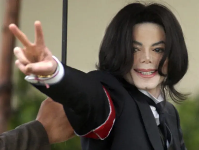 Aber-so-schnell-gibt-Michael-Jackson-nicht-auf-Er-arbeitet-weiter-an-seinem-musikalischen-Comeback