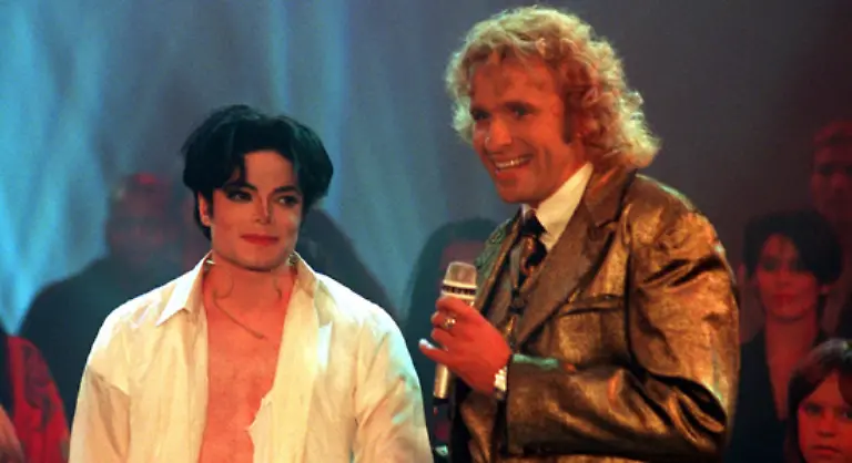 Sein-Album-HIStory-1995-wird-wieder-ein-Welterfolg-Jacko-tritt-bei-Wetten-dass-auf-was-der-Show-die-hoechsten-Einschaltquoten-in-den-90ern-verschafft