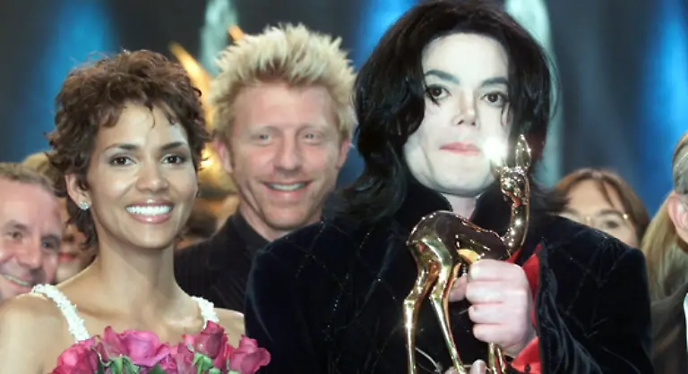 Den-Bambi-fuer-sein-Lebenswerk-erhaelt-Jacko-trotz-aller-Aufregung