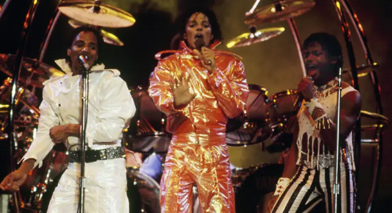 der-Kuenstler-mit-den-schrillsten-Kostuemen