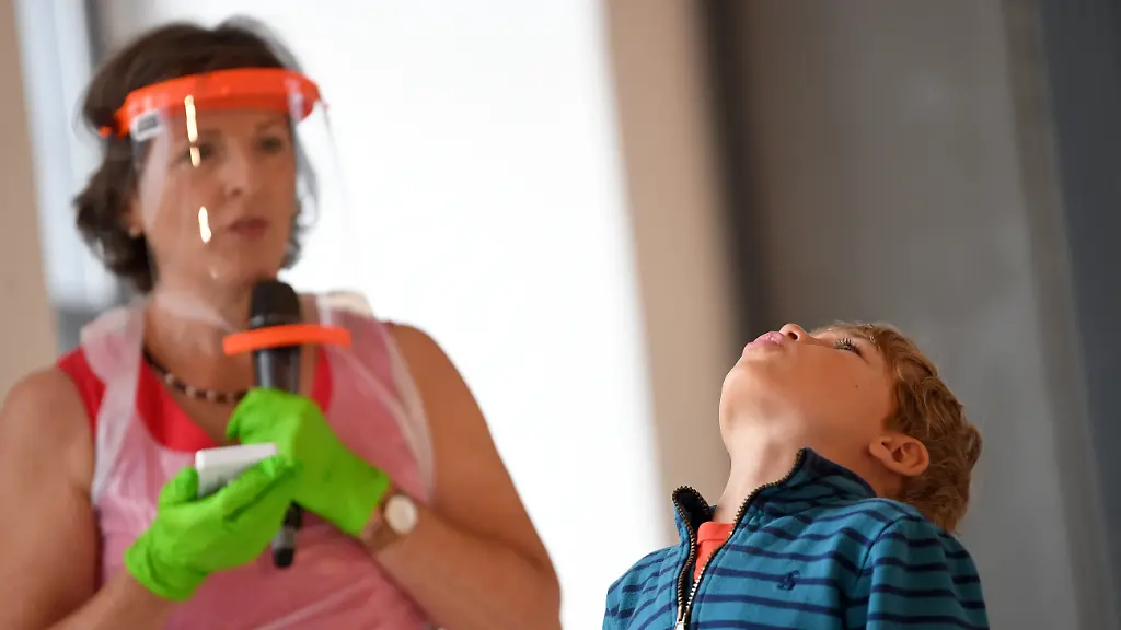 Noch-in-der-Schule-soll-gegurgelt-werden-damit-Verdachtsfaelle-schnell-geklaert-werden-koennen