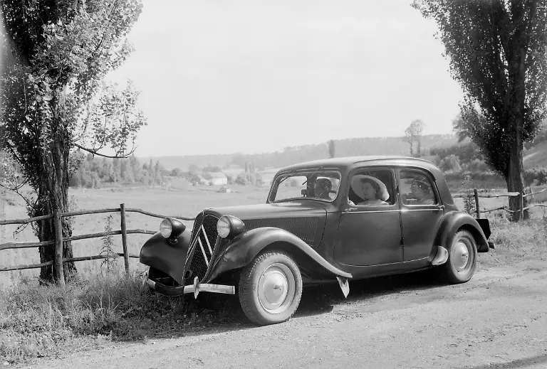 02-Traction-avant-11-legere-1947