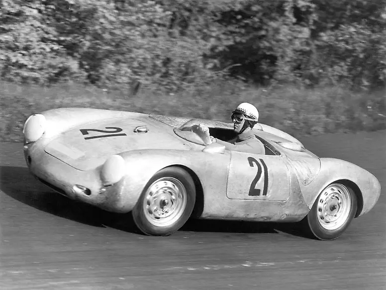 20a-Der-550-A-Spyder-beim-1000-Kilometer-Rennen-auf-dem-Nuerburgring-1956-mit-Graf-Berghe-von-Trips