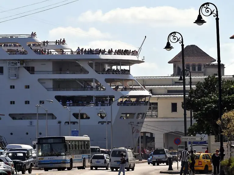 Die-Thomson-Dream-legte-zum-ersten-Mal-im-Hafen-von-Havanna-an