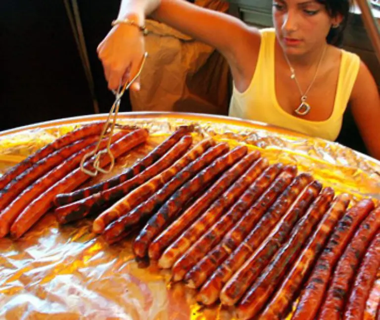Enttaeuschung-fuer-Freunde-des-Barbeques-Grillen-ist-nur-okay-solange-dadurch-niemand-belaestigt-wird-Riecht-doch-lecker-werden-Sie-vielleicht-einwenden-Das-finden-allerdings-nur-diejenigen-die-sich-auf-die-Wuerstchen-freuen-koennen