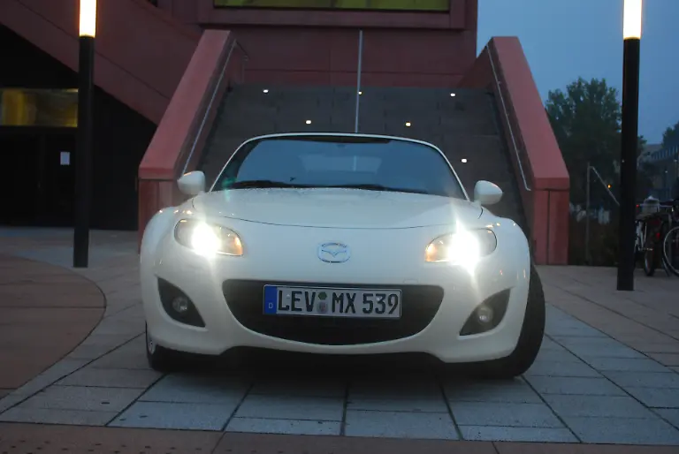 Mazda-MX5-06-10-2009-18-21-50