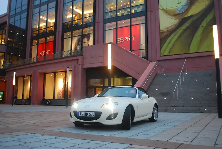 Mazda-MX5-06-10-2009-18-21-38