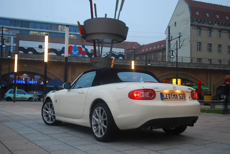 Mazda-MX5-06-10-2009-18-22-43