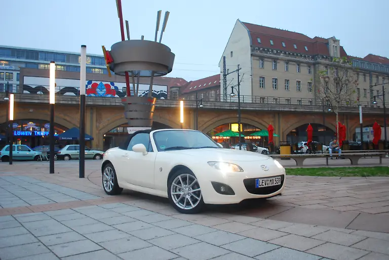 Mazda-MX5-06-10-2009-18-23-49