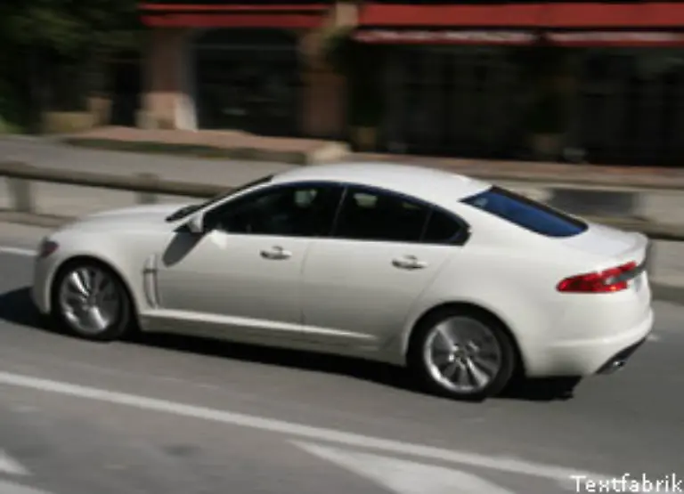 Der-Preis-fuer-den-Jaguar-XF-Diesel-kennzeichnet-die-Zugehoerigkeit-zum-Premium-Segment