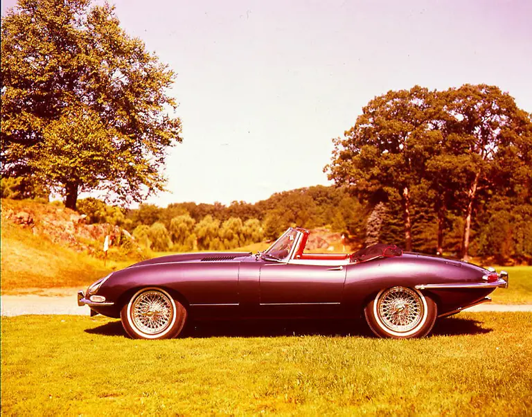 22-he-1961-0069-etype-lo-3-8-E-Type-Roadster-1961-1964