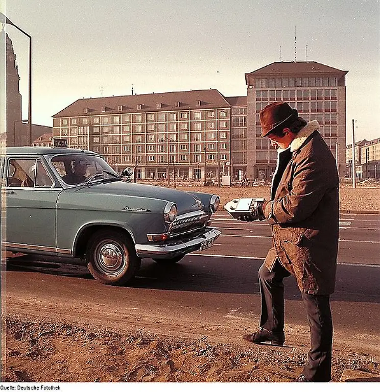 18-Wolga-GAZ-21-1972-c-Eugen-Nosko-Deutsche-Fotothek-Wikimedia-Commons