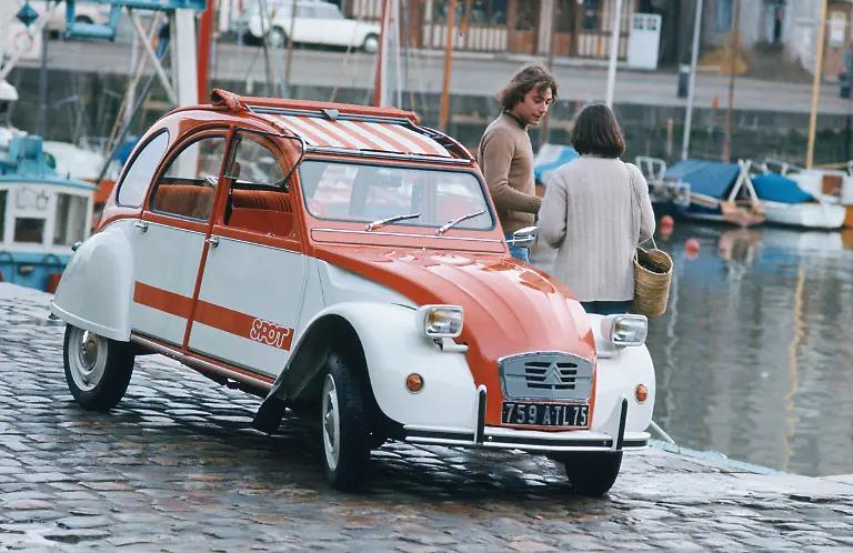 23a-Citroen-2CV