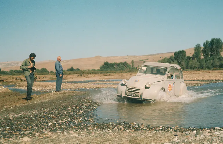 23-Citroen-2CV