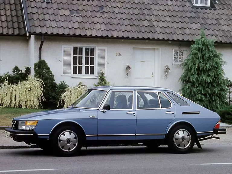 Der-Saab-900