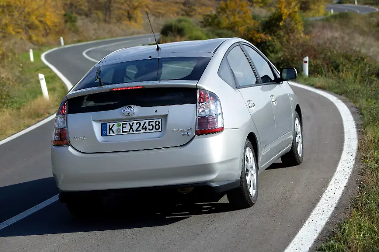 Toyota-Prius-Prius-1428-2600