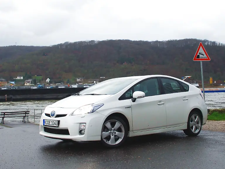 Toyota-Prius-2009-12-12-11-21-29-2