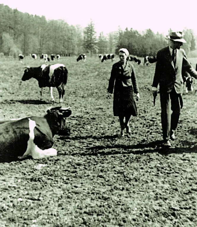 Helmuth-James-und-Freya-auf-Kreisauer-Feldern-30er-Jahre1