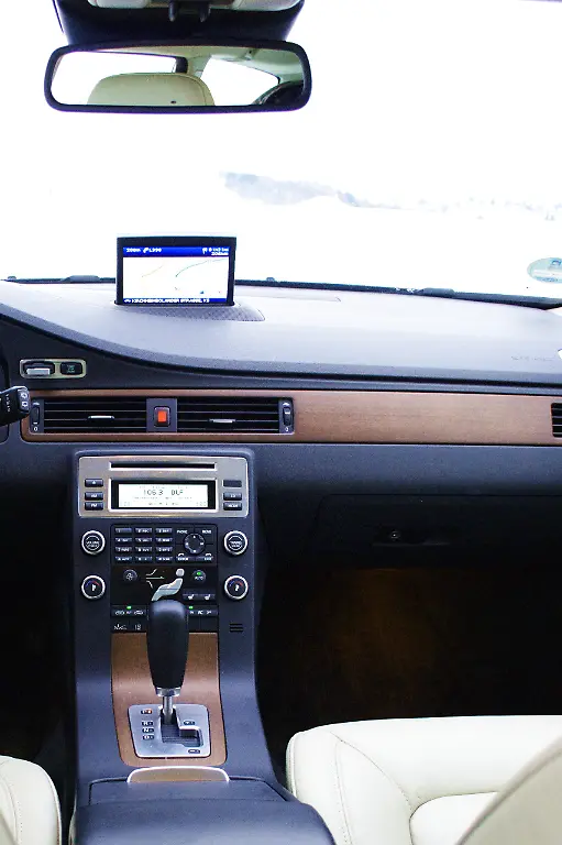 Volvo-V70-D5-2010-01-04-22-55-39