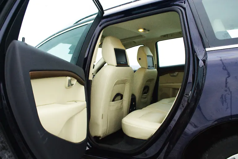 Volvo-V70-D5-2010-01-04-22-55-41