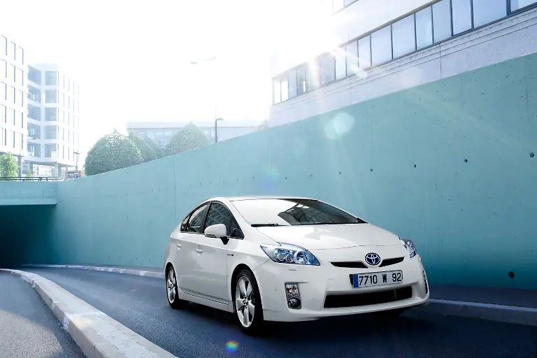 Toyota-Prius-PRI-LIFE-001-15553