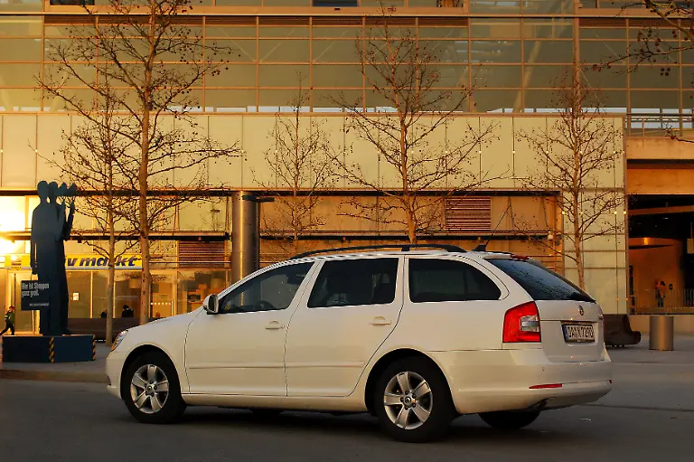 Skoda-Octavie-Green-Line-18-03-2010-18-55-56-18-03-2010-18-56-26-2010-18-56-26