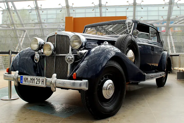 Oldtimer-AMI-2010-09-04-2010-14-34-25