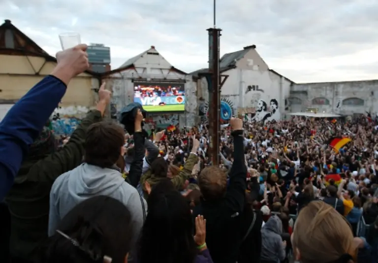 2010-06-13T195839Z-01-TPE14-RTRMDNP-3-GERMANY-JPG-preview2-1