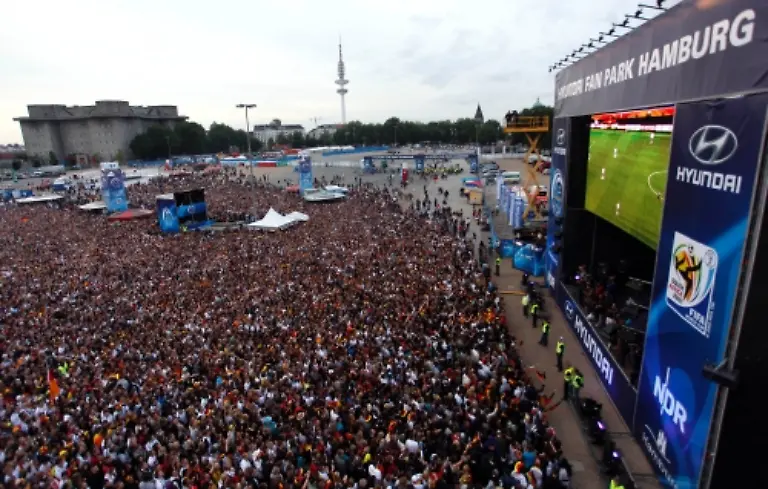 DEU-HH-Fussball-WM-Public-Viewing-HAH101-jpg-preview2-1