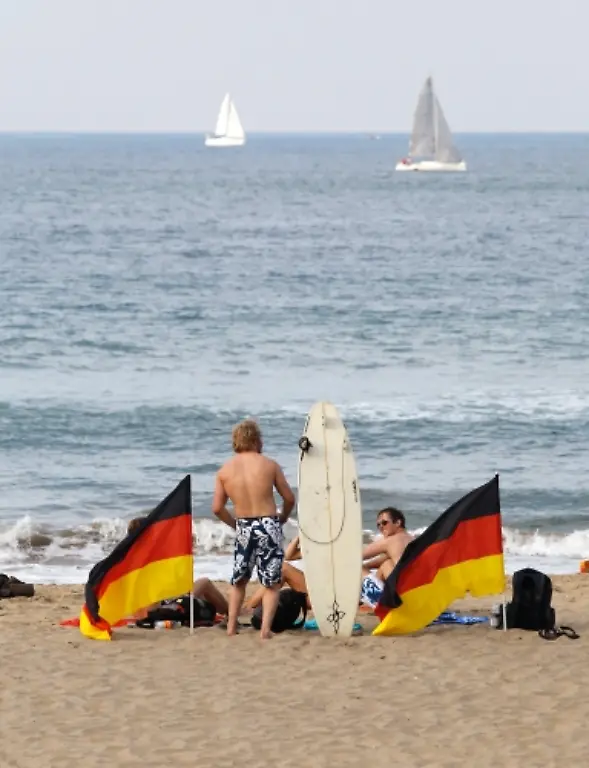 2010-06-13T144702Z-01-RW05-RTRMDNP-3-SOCCER-WORLD-JPG-preview2-1