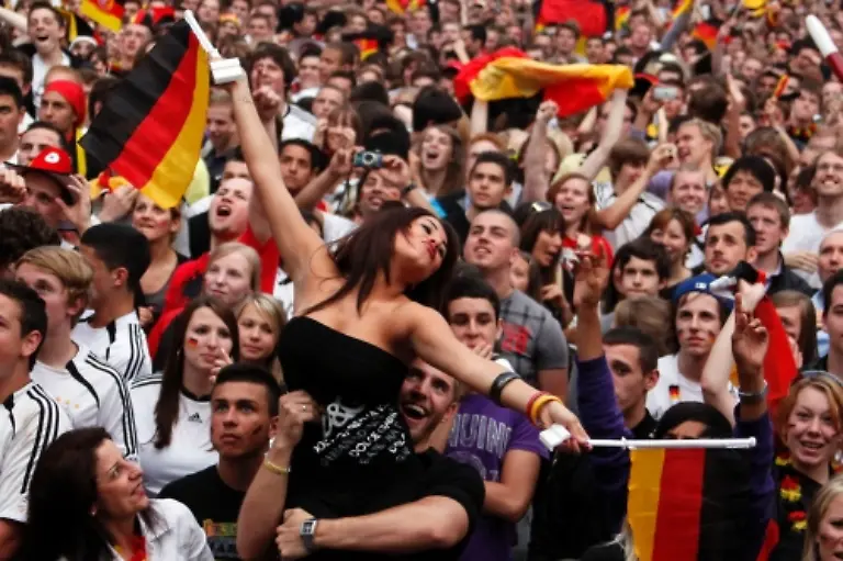 DEU-HE-Fussball-WM-Public-Viewing-FRA431-jpg-preview2-1