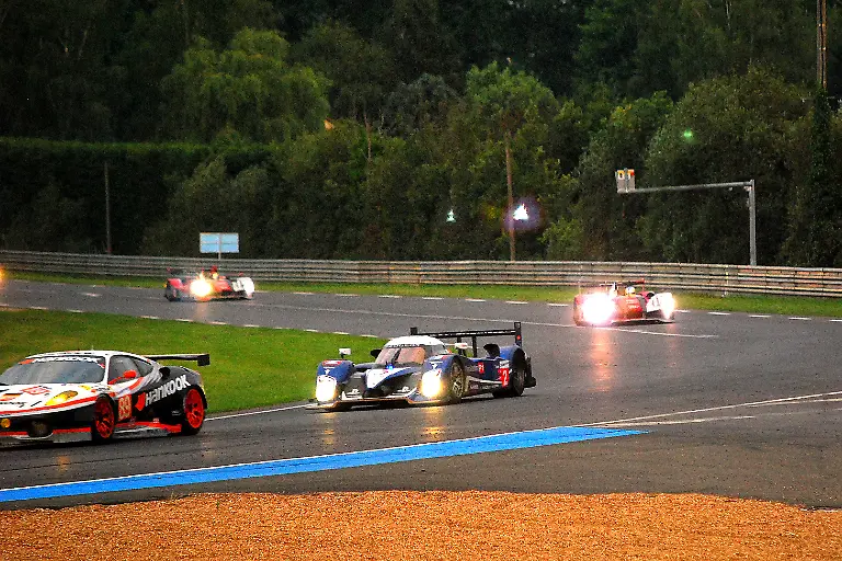 24h-Le-Mans-2010-12-06-2010-21-09-35