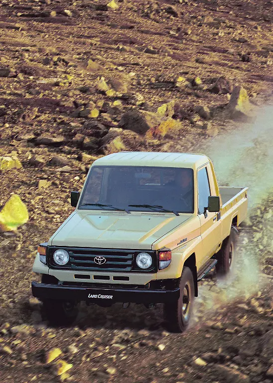 Toyota-Land-Cruiser-70-Pick-up-1257