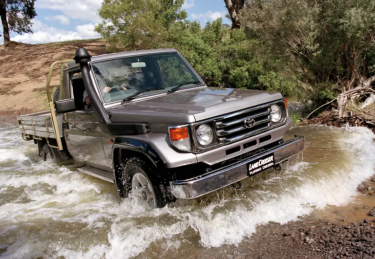 Toyota-Land-Cruiser-70-Pick-up-1258
