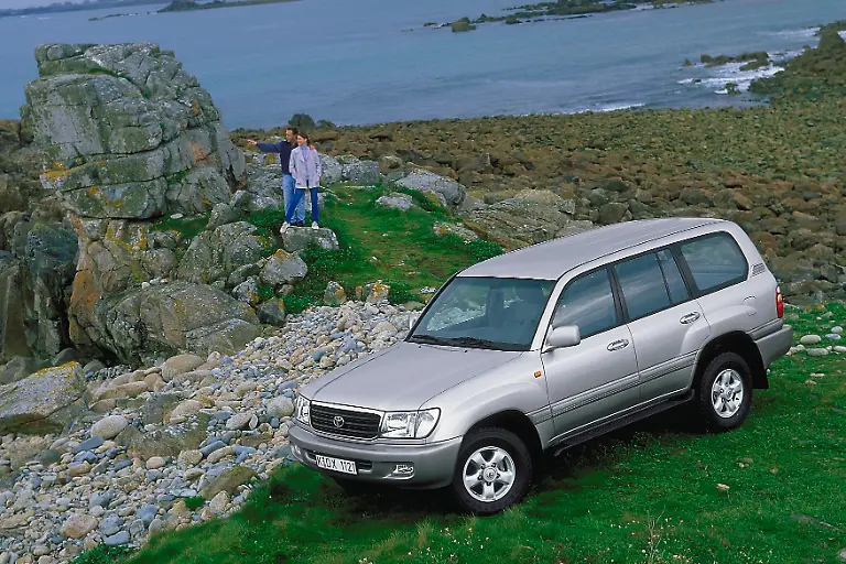 Toyota-Land-Cruiser-100-487