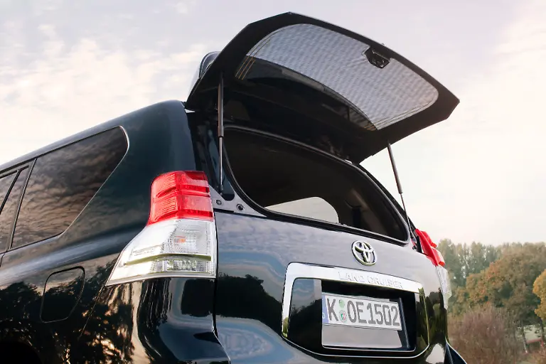 Toyota-Land-Cruiser-16158